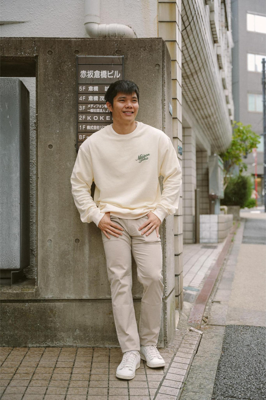CLASSIC LOGO JUMPER IN CREAM