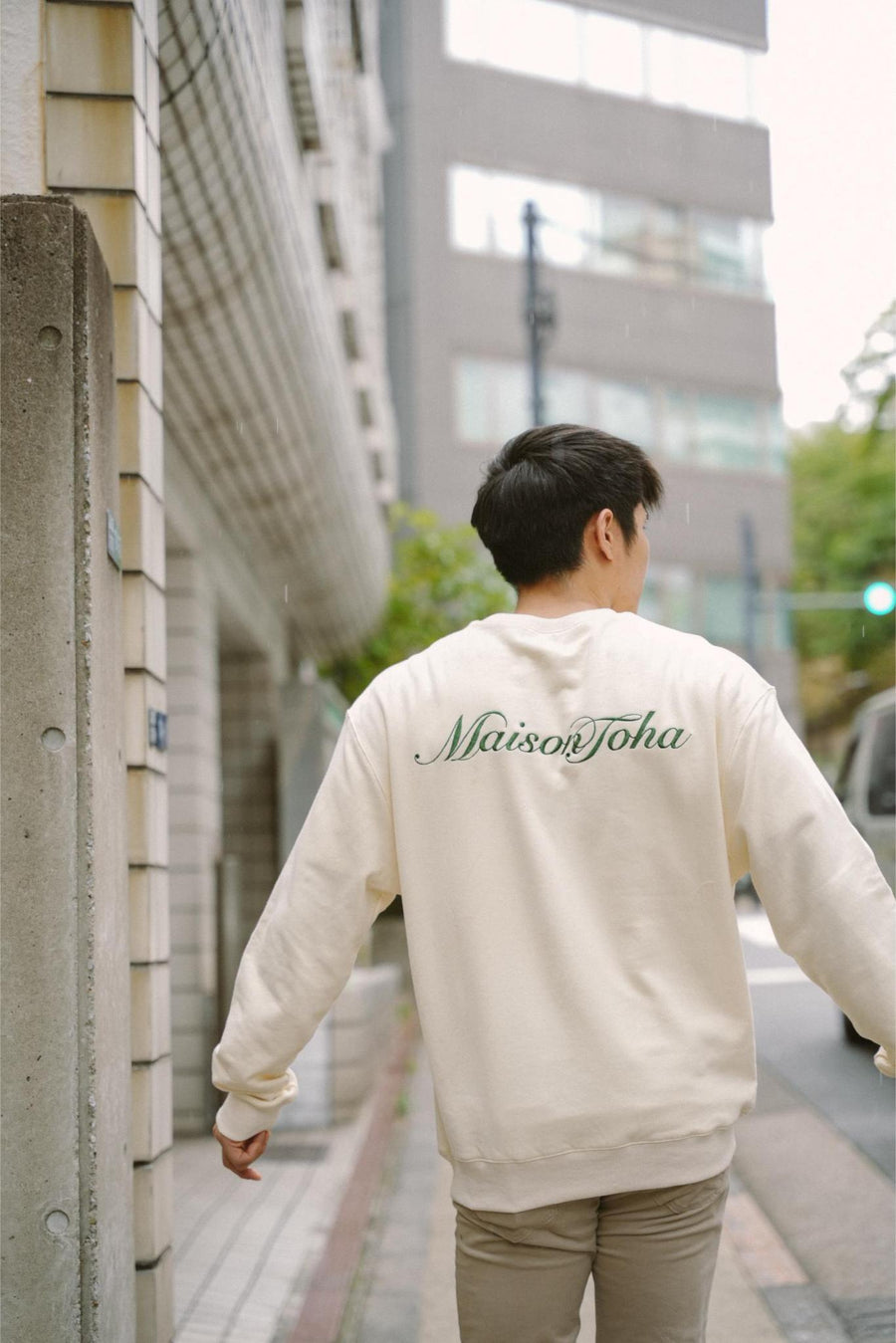 CLASSIC LOGO JUMPER IN CREAM