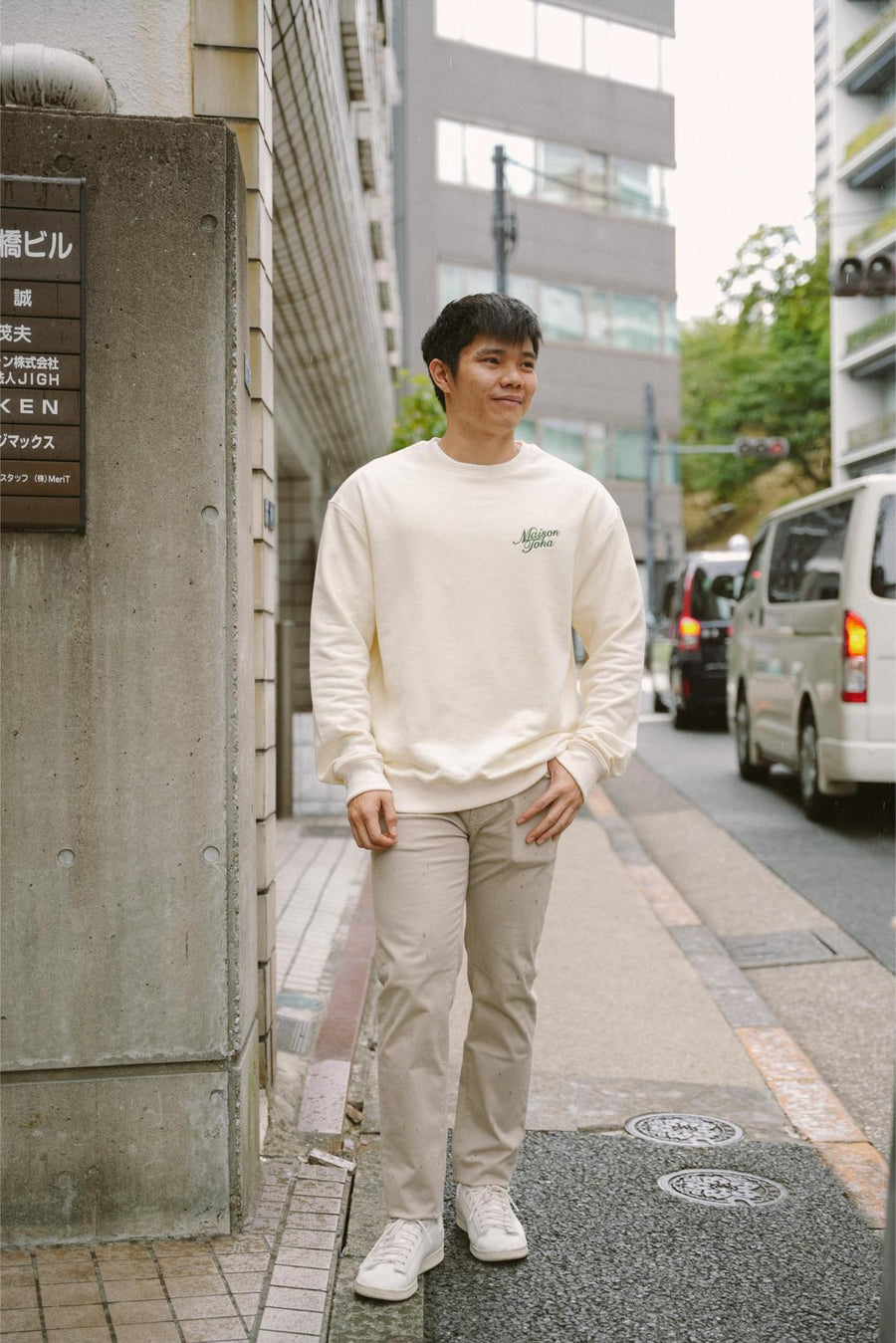 CLASSIC LOGO JUMPER IN CREAM