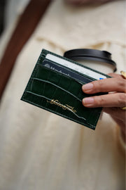 CARDHOLDER IN FOREST