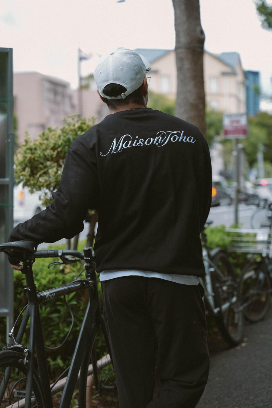 CLASSIC LOGO JUMPER IN BLACK